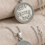 925 Ayar Gümüş Çift Yüzlü Ashab-ı Kehf (Kıtmir) & Mührü Şerif Kolye